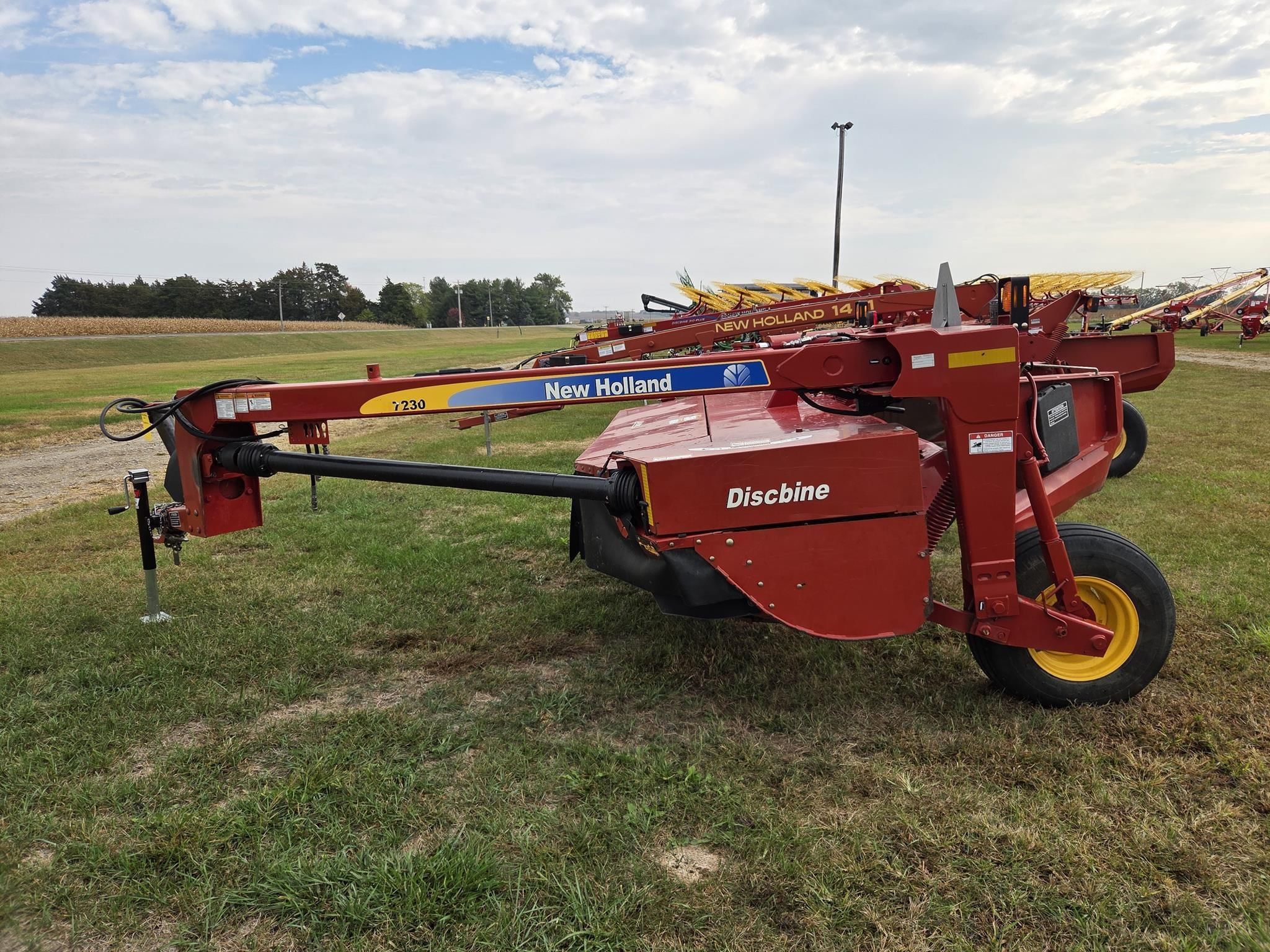 2010 New Holland H7230 Equipment Image0