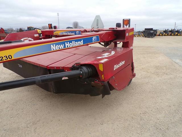 Image of New Holland H7230 equipment image 3