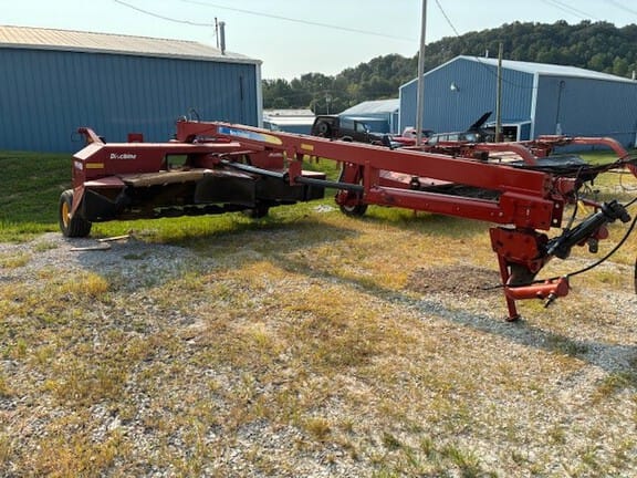 2010 New Holland H7450 Equipment Image0