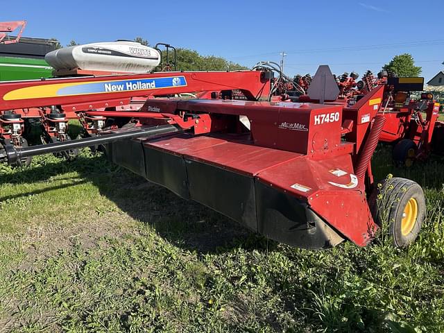 Image of New Holland H7450 equipment image 1