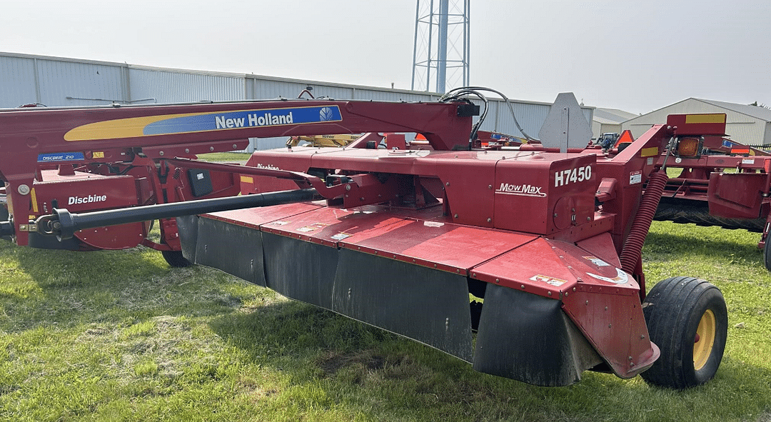 Image of New Holland H7450 Image 1