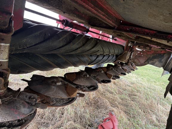 Image of New Holland H7450 equipment image 1