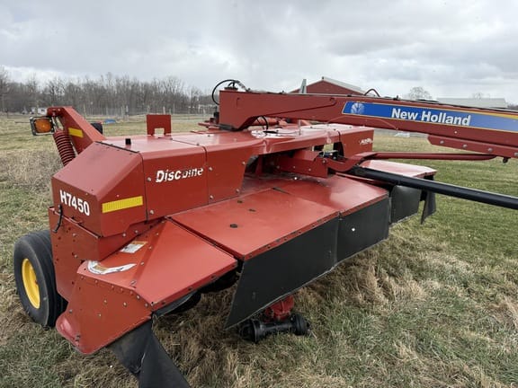 2010 New Holland H7450 Equipment Image0