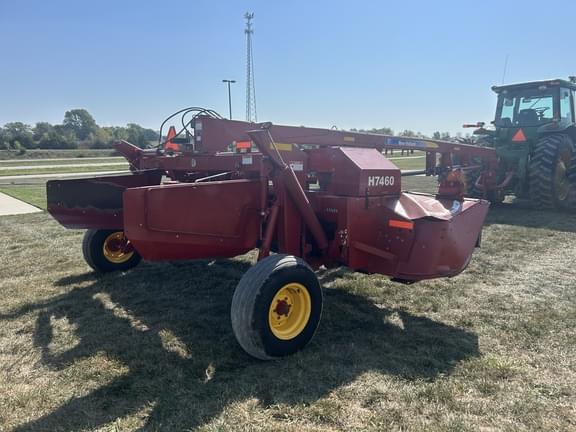 Image of New Holland H7460 equipment image 4