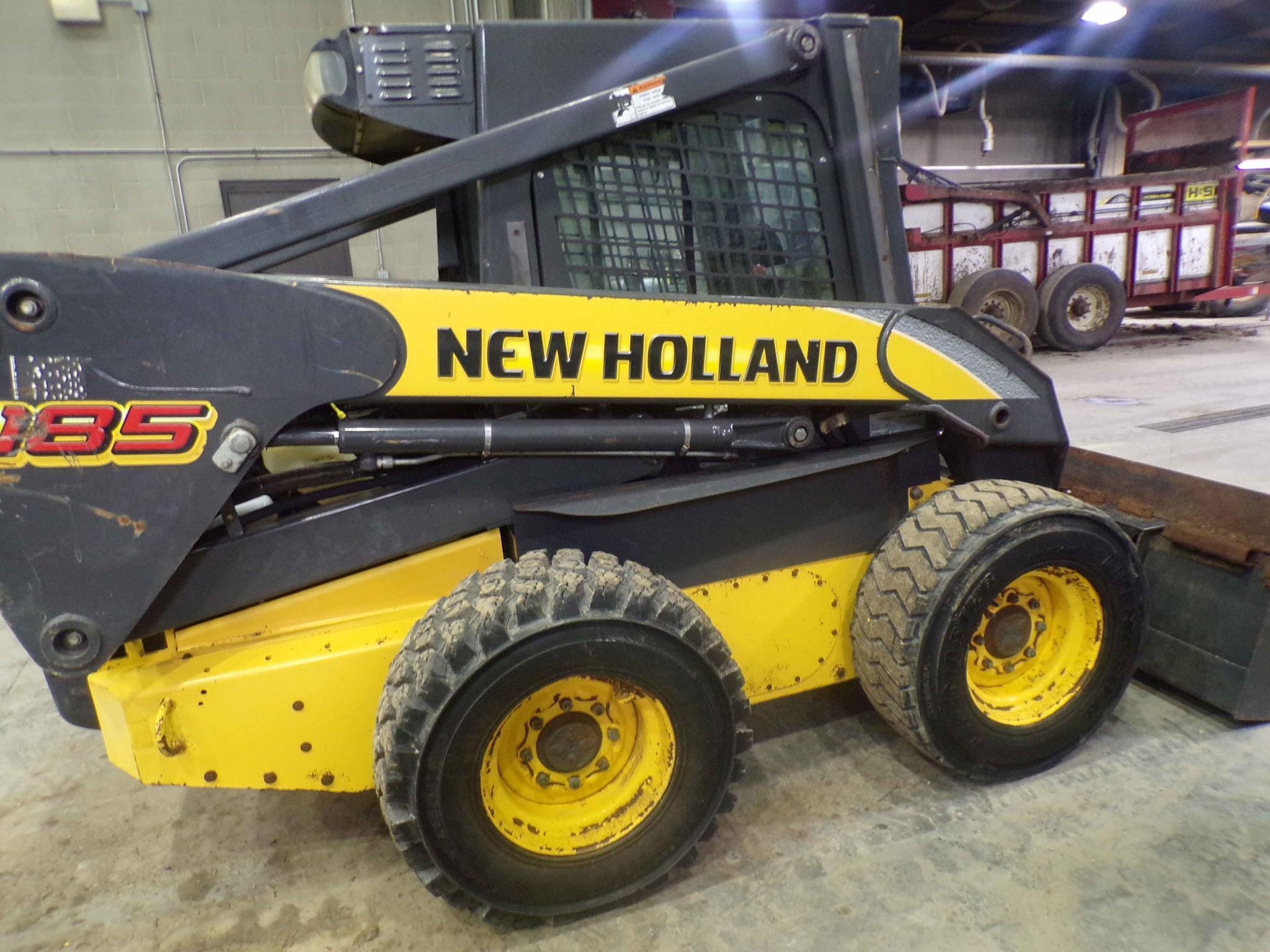 2010 New Holland L185 Equipment Image0