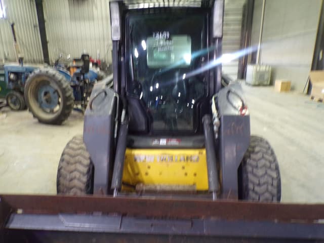 Image of New Holland L185 equipment image 2