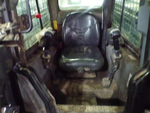 Image of New Holland L185 equipment image 3