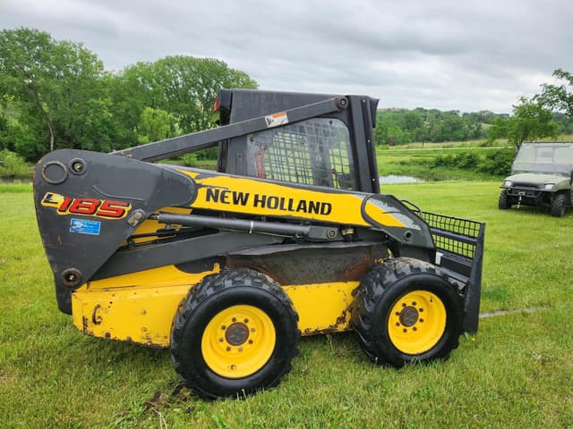 Image of New Holland L185 equipment image 3