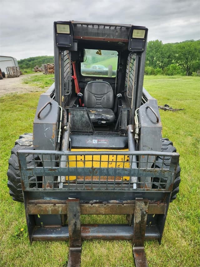 Image of New Holland L185 equipment image 4