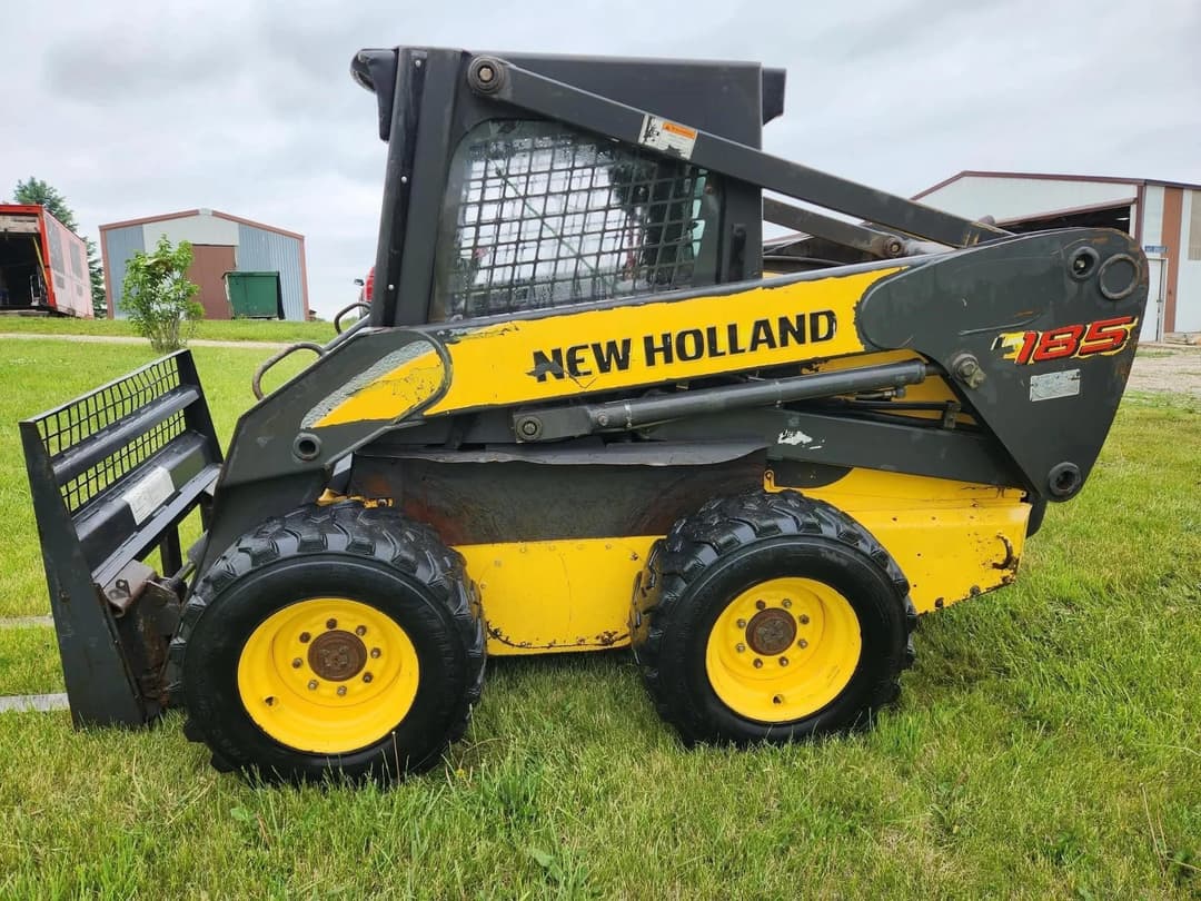 Image of New Holland L185 Primary image