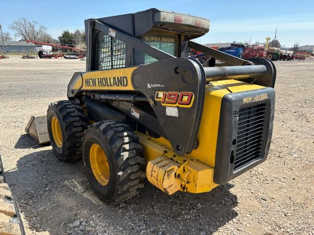 Image of New Holland L190 equipment image 3
