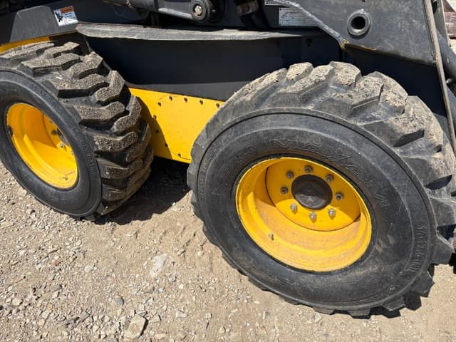 Image of New Holland L190 equipment image 4