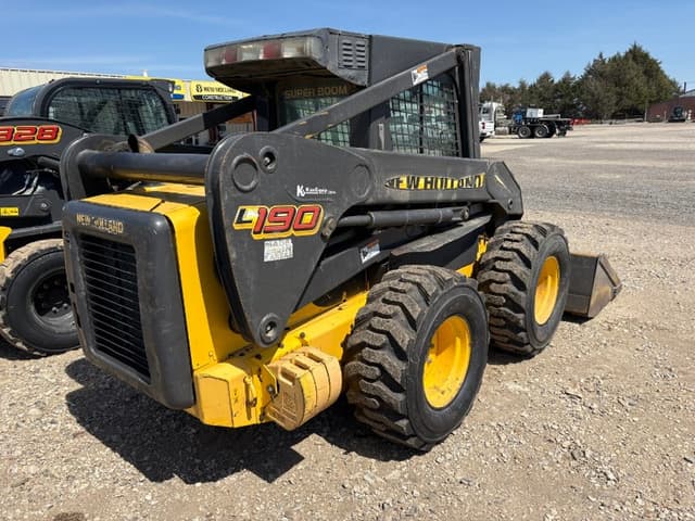 Image of New Holland L190 equipment image 2