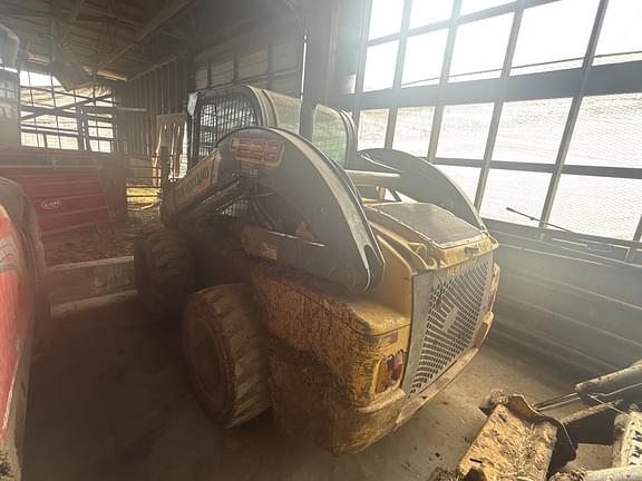 Image of New Holland L228 equipment image 1