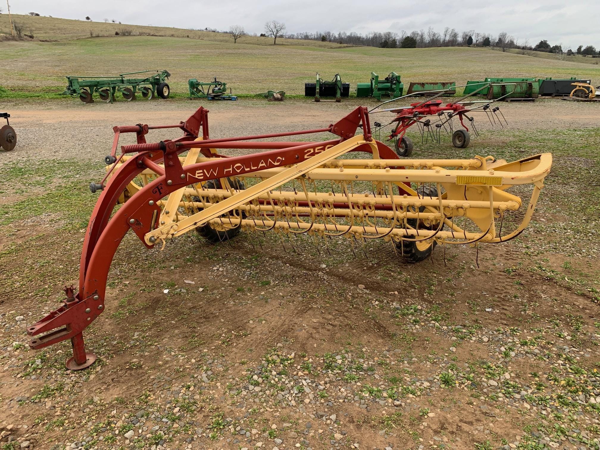 2010 New Holland Rolabar 256 Equipment Image0