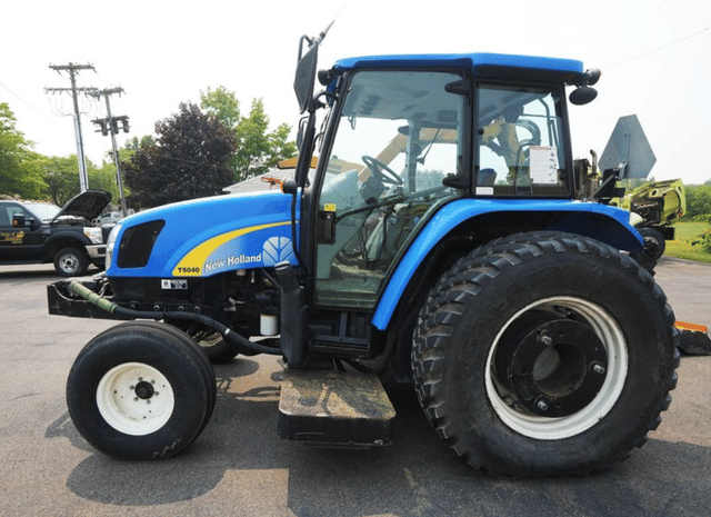 Image of New Holland T5040 equipment image 3