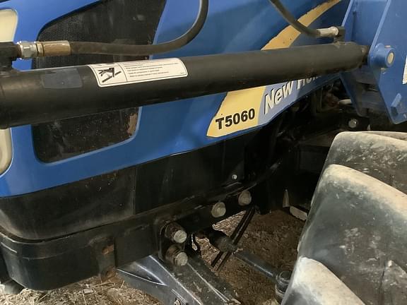 Image of New Holland T5060 equipment image 4