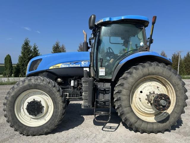 Image of New Holland T7050 equipment image 2