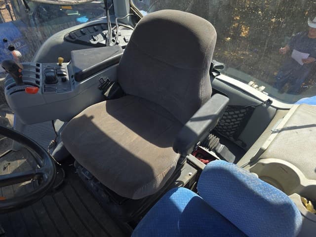 Image of New Holland T8030 equipment image 3