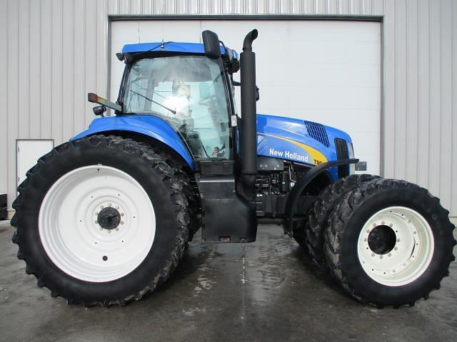 Image of New Holland T8040 equipment image 3