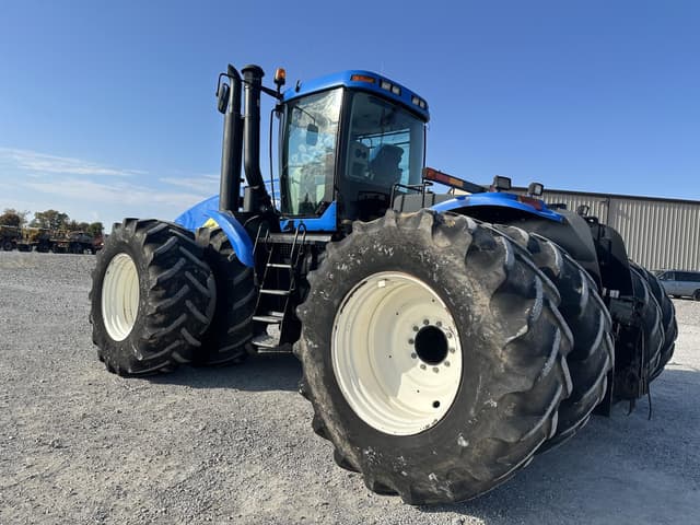 Image of New Holland T9040 equipment image 4