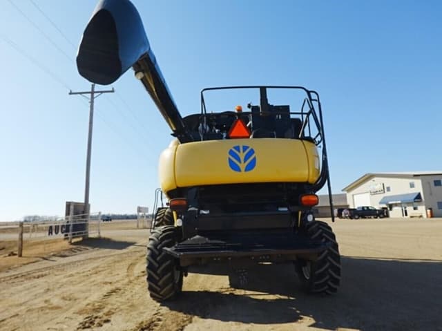 Image of New Holland CR9060 equipment image 2