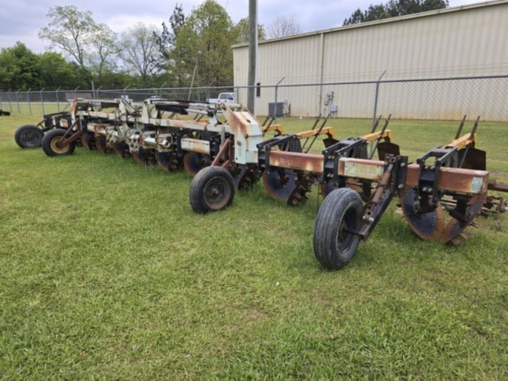 2010 Orthman 612 Equipment Image0