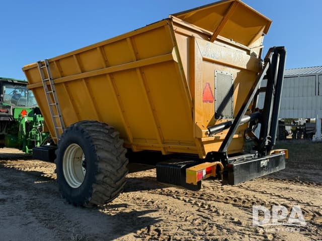 Image of Oxbo 3524 equipment image 3