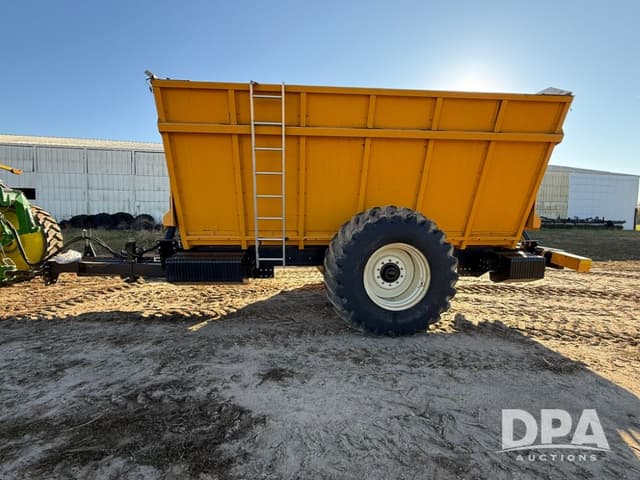 Image of Oxbo 3524 equipment image 1