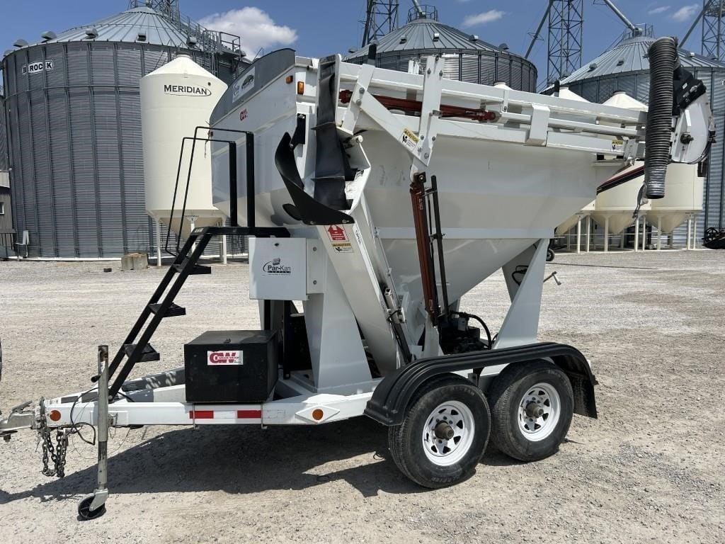 2010 Par-Kan PK351474 Equipment Image0