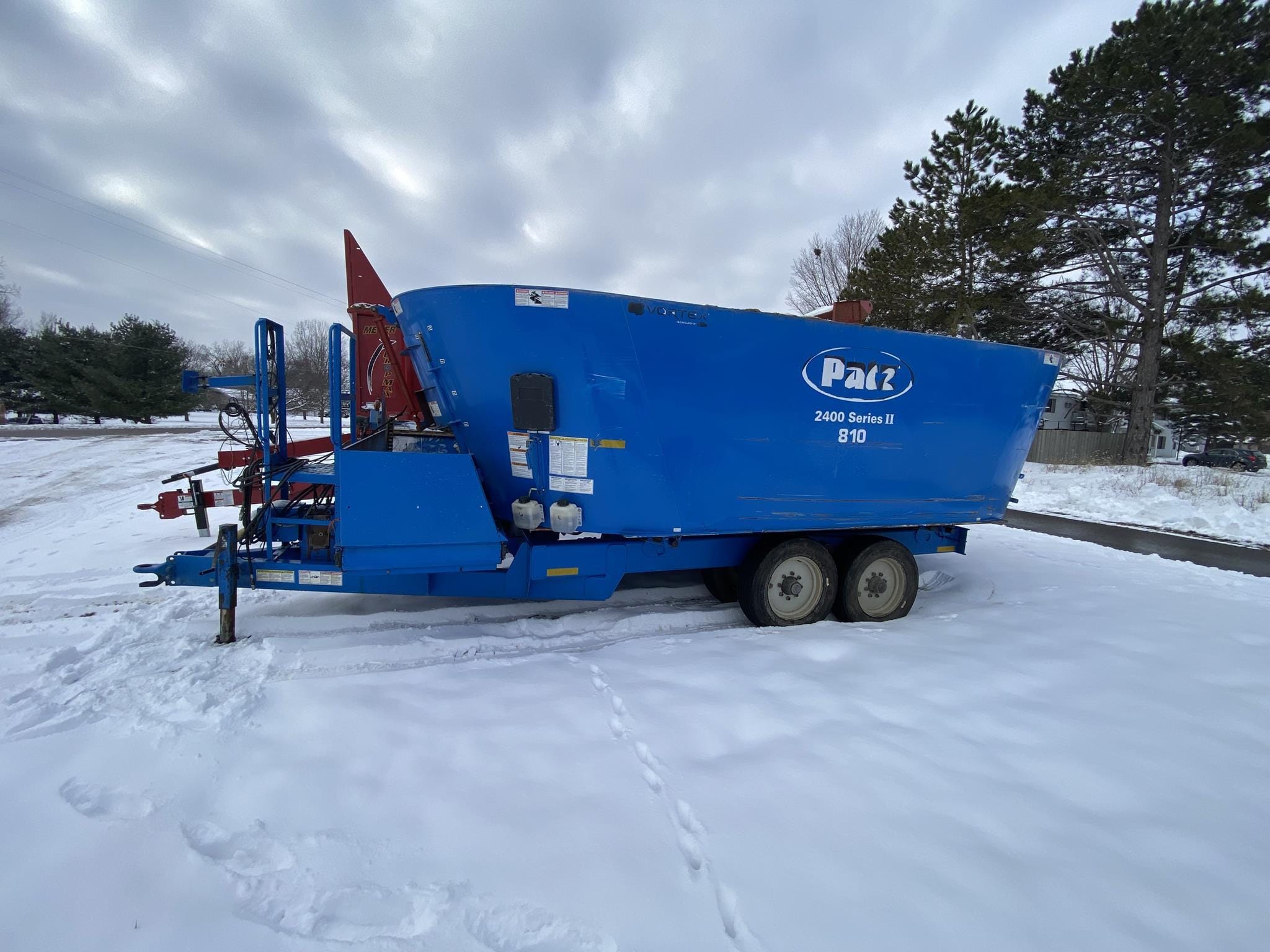 2010 Patz 2400 Series II 810 Equipment Image0