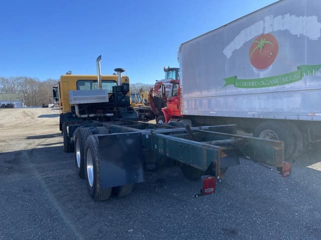 Image of Peterbilt 320 equipment image 4