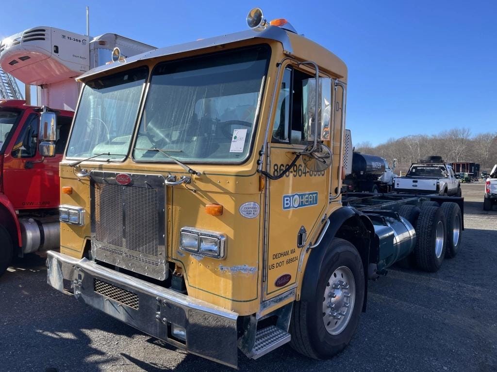 2010 Peterbilt 320 Equipment Image0