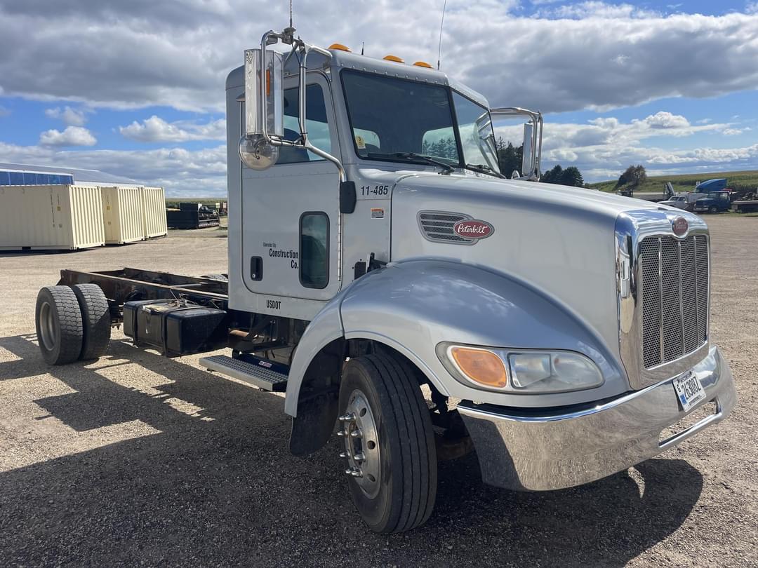 Image of Peterbilt 325 Primary image
