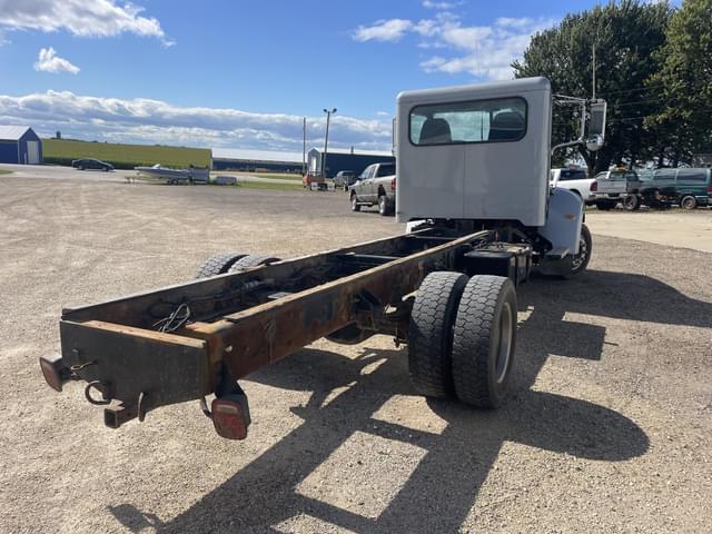 Image of Peterbilt 325 equipment image 4