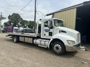 2010 Peterbilt 330 Image