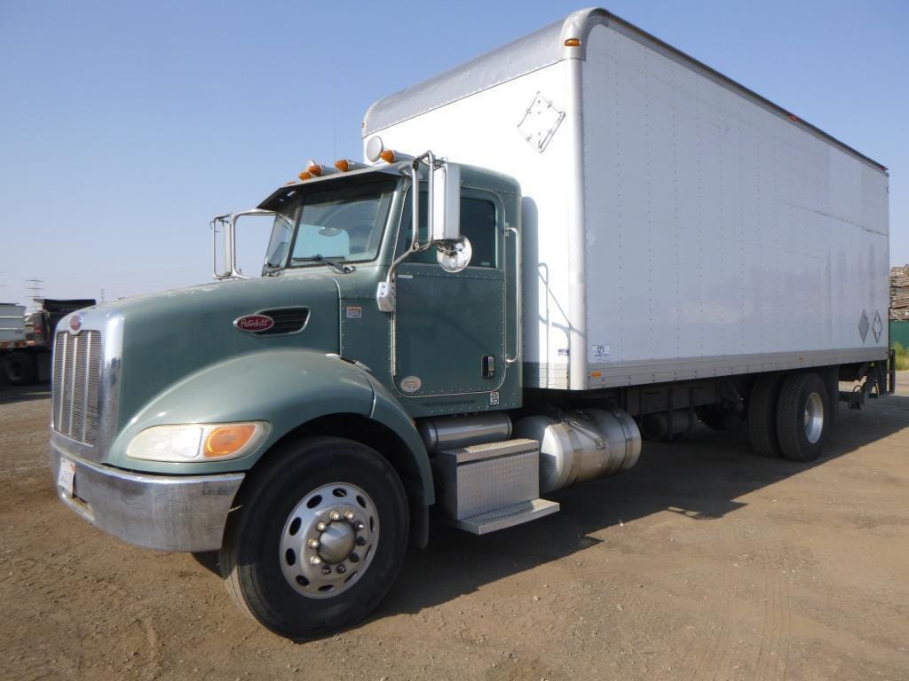 Main image Peterbilt 335