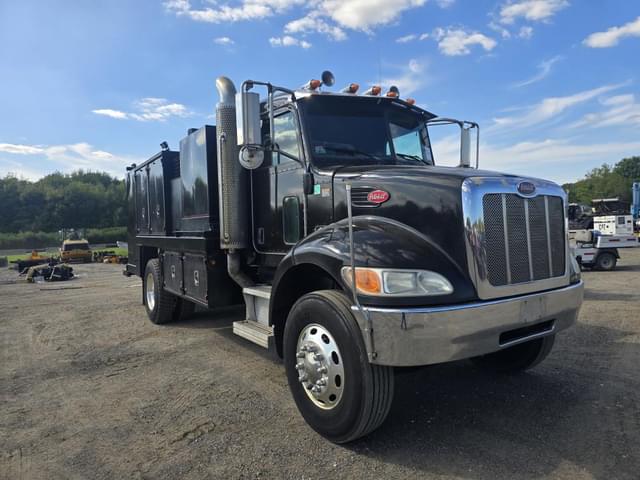 Image of Peterbilt 335 equipment image 2