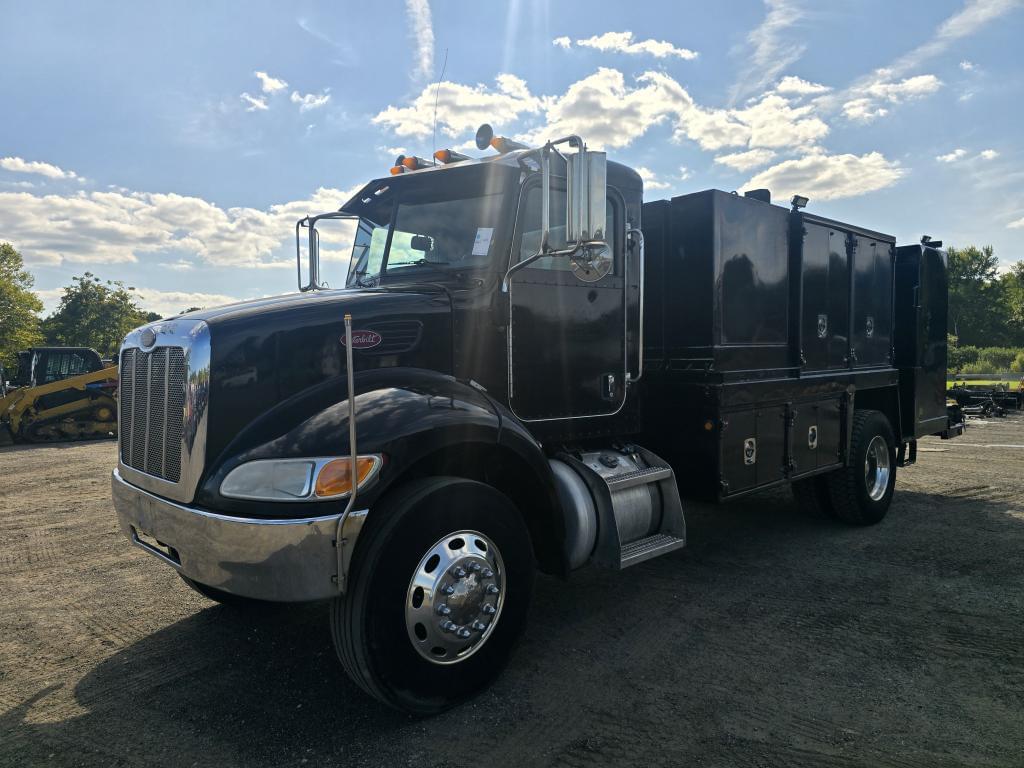 Image of Peterbilt 335 Primary image