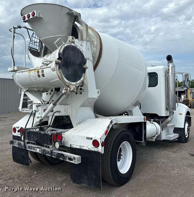 Image of Peterbilt 335 equipment image 4