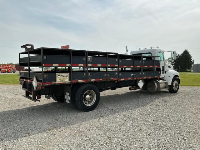 Image of Peterbilt 335 equipment image 4
