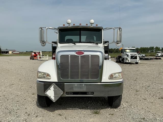Image of Peterbilt 335 equipment image 1