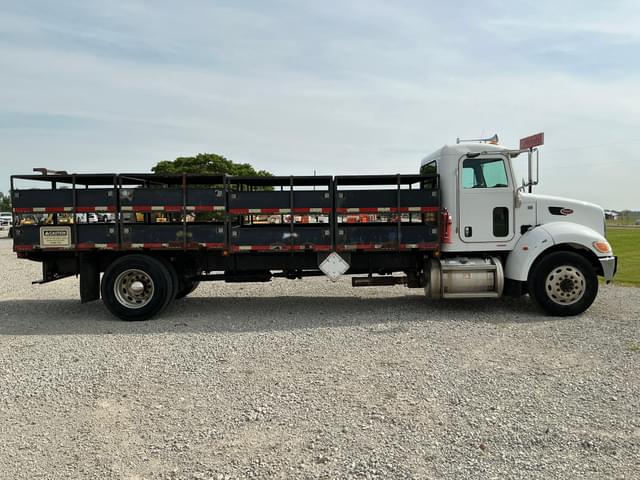 Image of Peterbilt 335 equipment image 3