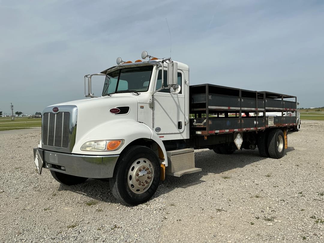 Image of Peterbilt 335 Primary image