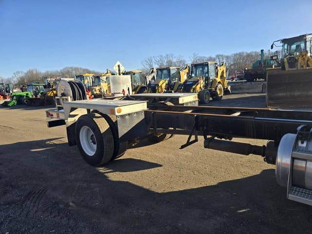 Image of Peterbilt 337 equipment image 4