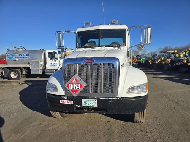 Image of Peterbilt 337 equipment image 1