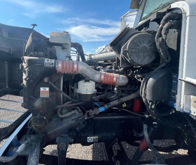 Image of Peterbilt 340 equipment image 4