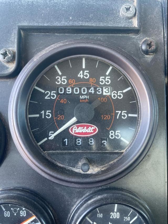 Image of Peterbilt 340 equipment image 2