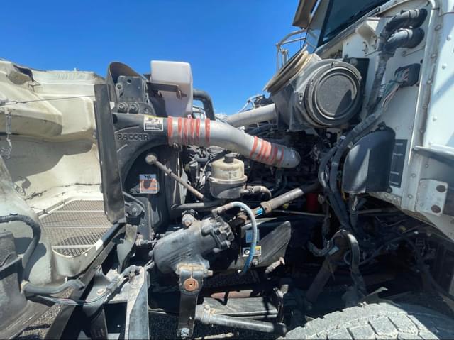 Image of Peterbilt 340 equipment image 3