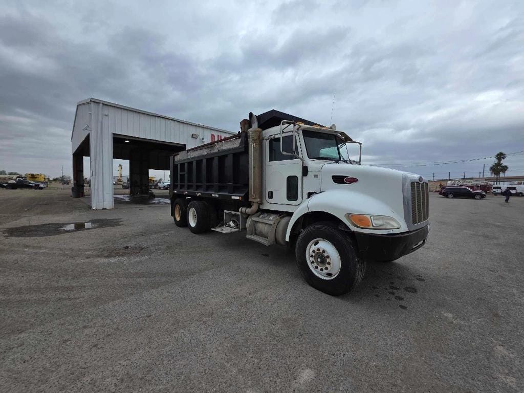 2010 Peterbilt 340 Equipment Image0